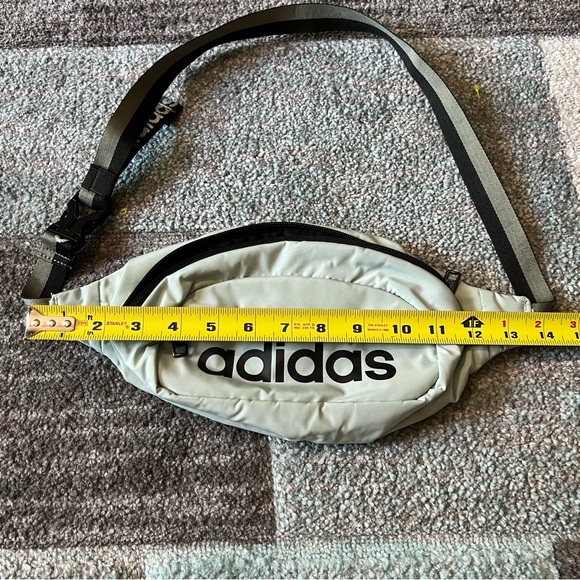 Adidas Crossbody Bag Fanny Pack Gray Puffer One Strap Zip Closure Bag - Picture 8 of 8